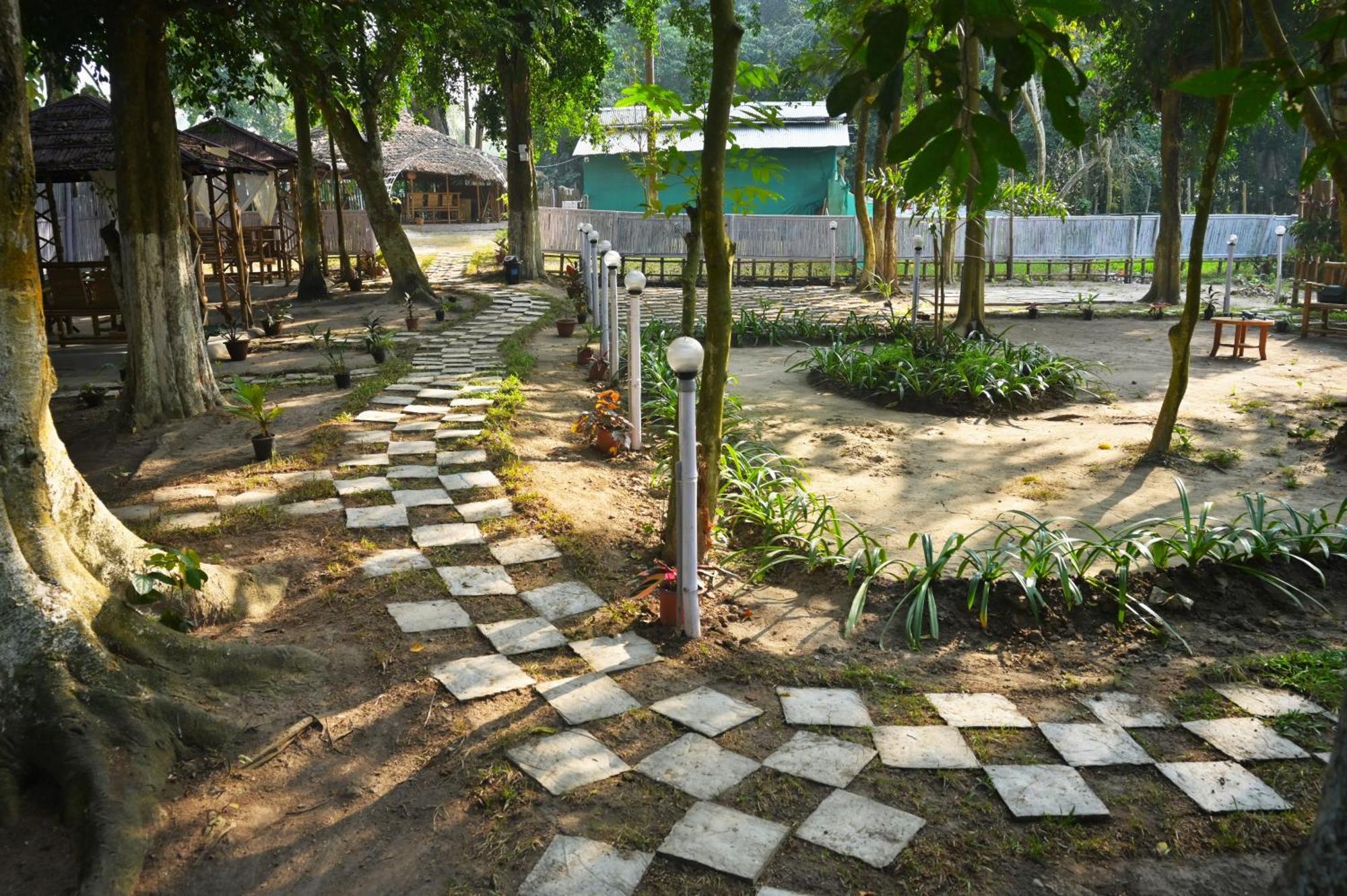 Gorh Retreat Hotel Kaziranga Bagian luar foto