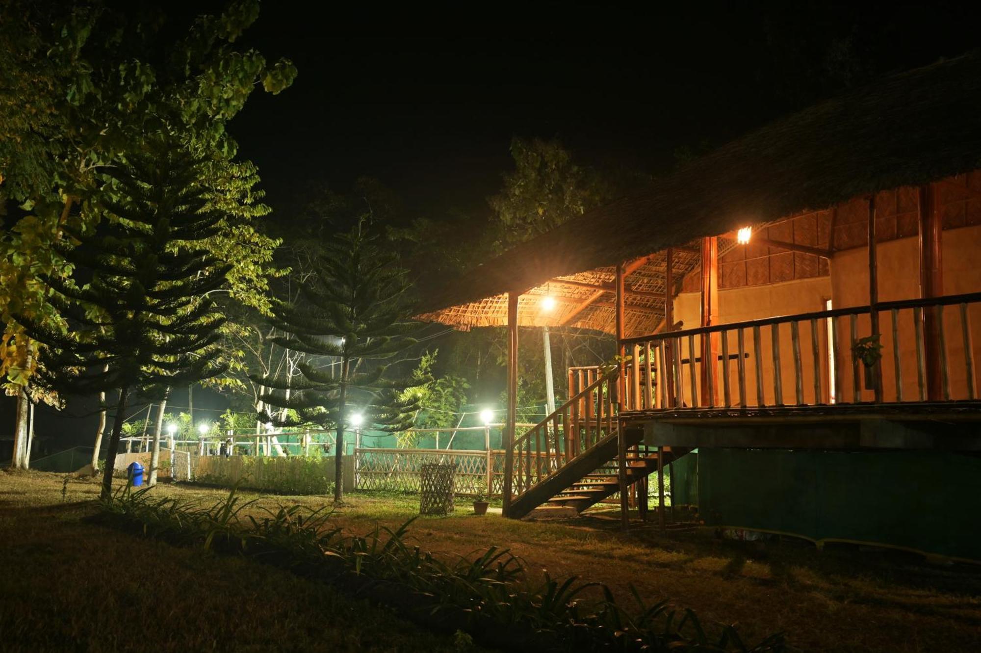 Gorh Retreat Hotel Kaziranga Bagian luar foto