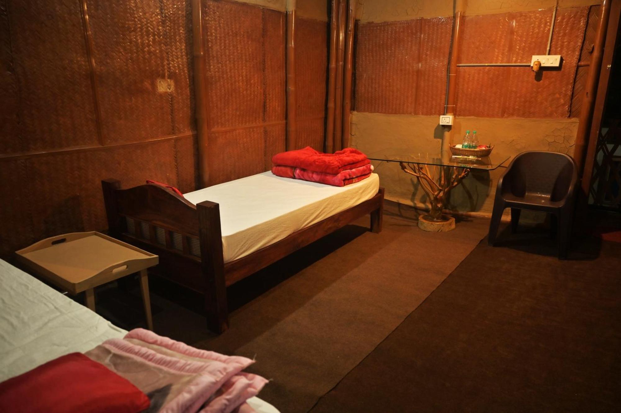 Gorh Retreat Hotel Kaziranga Bagian luar foto