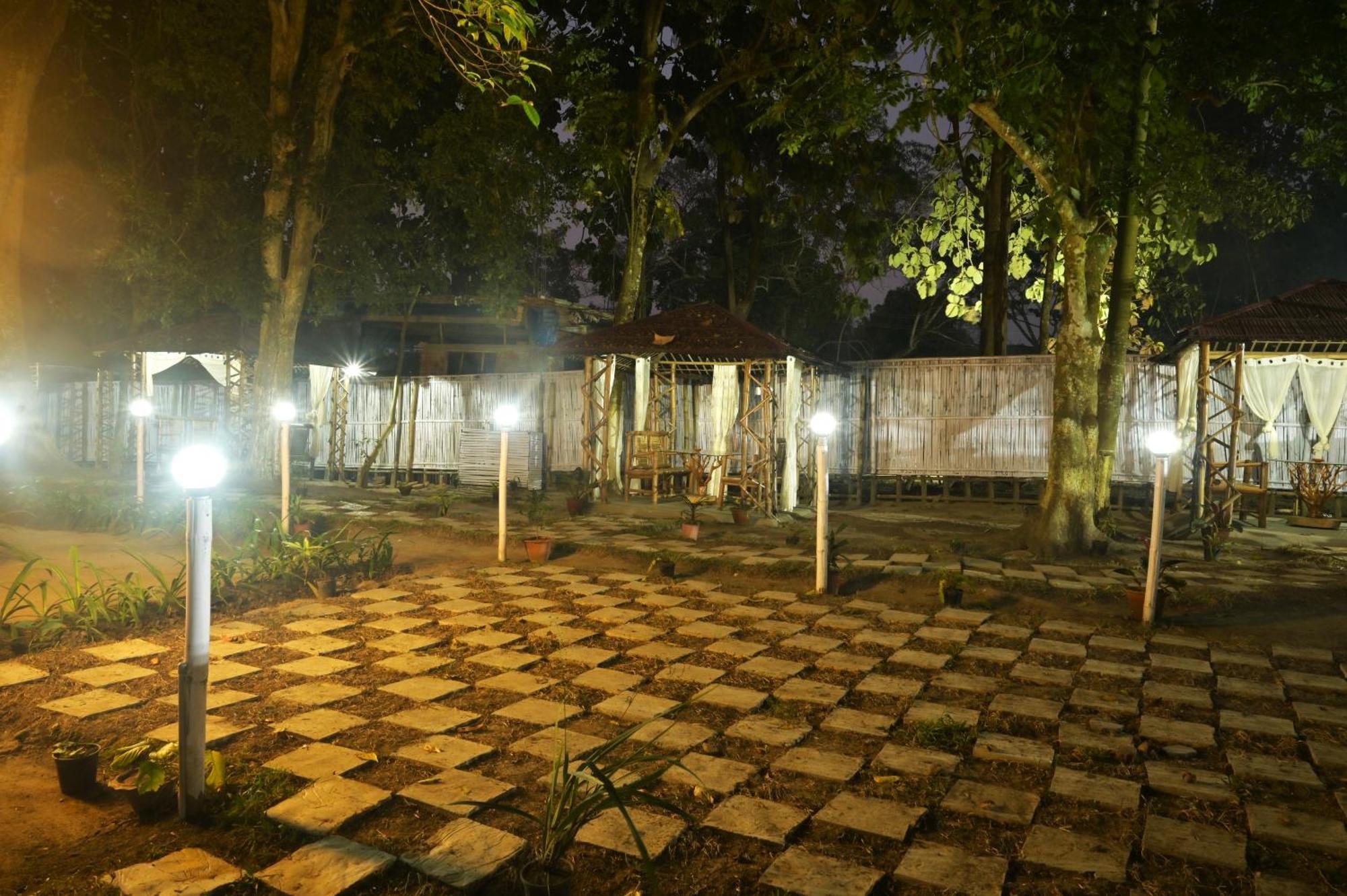 Gorh Retreat Hotel Kaziranga Bagian luar foto